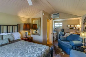 Burke Trammel Cottage • Pet-Friendly - Image 3