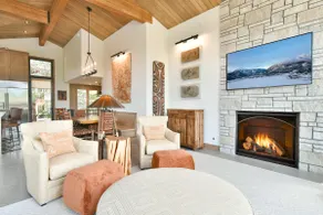 Lonestar Lodge: Sweeping Mountain Views, Hot Tub Patio - Image 3