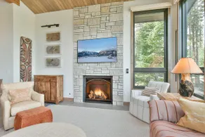 Lonestar Lodge: Sweeping Mountain Views, Hot Tub Patio - Image 2