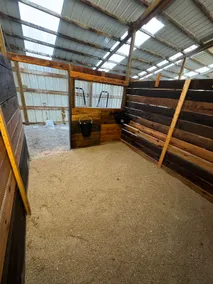 Woodford Stables / Walk to Eckert's Orchard - Image 4