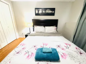 Cozy 1-Bedroom Haven w/ 65 inch TV & Free Parking - Image 4