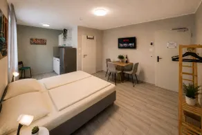 Studio with its own kitchen and bathroom - Image 4