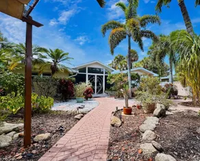 Tropical Waterfront Beach Home with Pool & Jacuzzi - Image 2