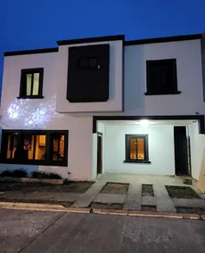 Simple Home, Altos de Toncontin - Image 2