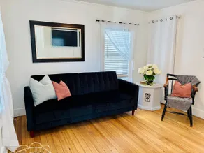Lovely 2 bedroom apartment minutes from Boston - Image 2