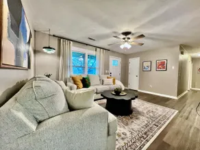 3 BDR Ranch w/ Fenced yard, laundry, garage + more - Image 3