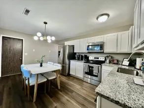 3 BDR Ranch w/ Fenced yard, laundry, garage + more - Image 2
