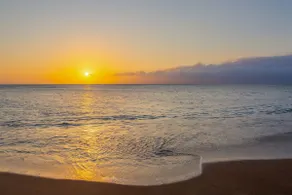 Tropical, modern finishes with vast ocean views - Image 2