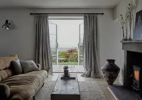Luxury one-bedroom cottage ŵ outdoor bath & views - Image 4