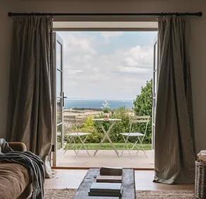 Luxury one-bedroom cottage ŵ outdoor bath & views - Image 2