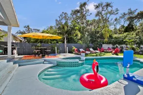 Private Pool & Spa Escape Near Beach. Sleeps20 - Image 2
