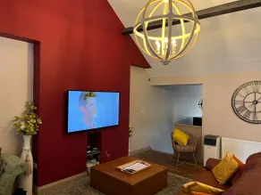 lovely open plan apartment with free parking - Image 3