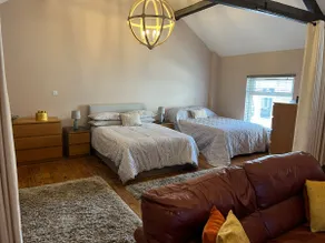 lovely open plan apartment with free parking - Image 2