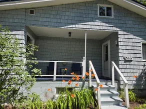 Cozy Cottage Escape on the Water - Image 4