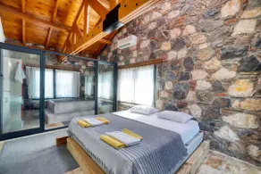 Private stone villa with heated jacuzzi in 6000 m2 - Image 4