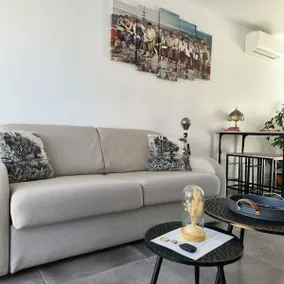 Nice quiet cottage, air conditioning, parking, Wi-Fi & linens - Image 3