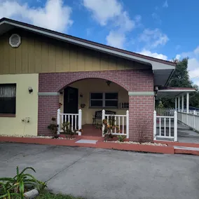Near Tampa, Kingbed, Fenced XLYard-Gated Driveway - Image 3
