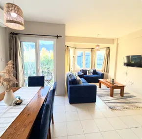Luxury 3 Bedroom penthouse apartment with pool - Image 2