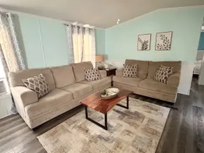 Cozy 2 bedroom guest house on Caney Lake. - Image 3