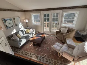 Cute, Renovated Home on River, Walk to Downtown - Image 2