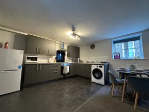 Willow House by Shortstays4U 2bedroom Townhouse with free parking in town centre! - Image 2