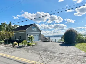 Waterfront, 4 bedroom, private upscale home! - Image 2