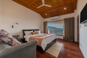 3 Br Harrington Villa | Kitchen| Living room |AC - Image 4