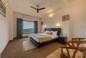 3 Br Harrington Villa | Kitchen| Living room |AC - Image 5