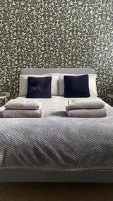 Modern Town House in Cotswolds - 3 double bedrooms - Image 2