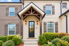The Carl, Walk to Campus, by Velvet Ditch Villas - Image 4