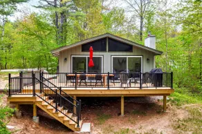 Cozy, Pet-Friendly Escape Near Lake & Mountains - Image 2