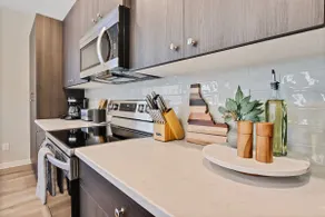 Sophisticated 3 bedroom townhome - Image 5