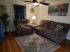 Walking distance to downtown! - Image 4