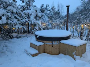 Forest retreat, sauna and hot tub/jacuzzi option - Image 4