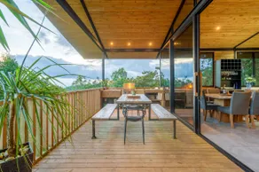 The Crystal House: Luxury Modern Wood Cabin - Image 4