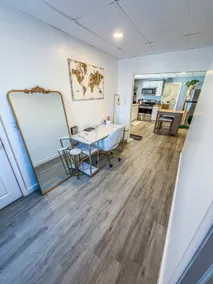 Modern + Spacious condo next to 81 - Image 3