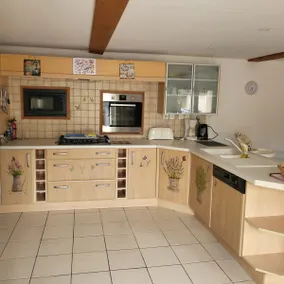 Cymberline - Sleeps 4+ Shared Pool and Jacuzzi - Image 5