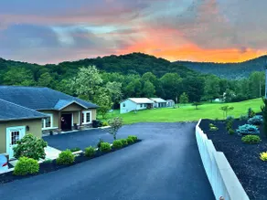Hot Tub + Mtn Views | 6BR 3BA | ~15 Min to PSU - Image 2