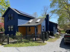 Swan House: wooded 2-Bedroom on Swan River - Image 2