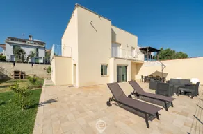 Villa Margine Rosso: un rifugio incantevole a pochi passi dal mare - Image 4