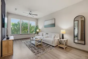 Hip 1 BDRM w/ Free Parking in West Midtown - Image 4