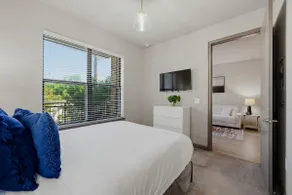 Hip 1 BDRM w/ Free Parking in West Midtown - Image 5