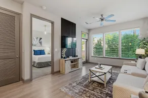 Hip 1 BDRM w/ Free Parking in West Midtown - Image 2