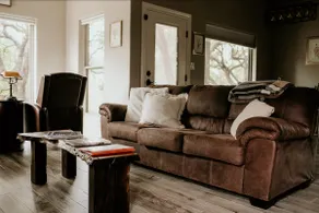 Cosy Cottage-large yard w/lovely creek, fire pit - Image 2