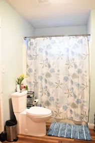 Peaceful Getaway, Walking distance to the Lake! - Image 5
