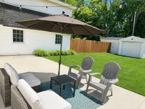 Cozy 2 Bed Home by Ann Arbor - Image 2