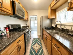 Cozy 2 Bed Home by Ann Arbor - Image 4