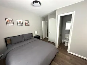Cozy 2 Bed Home by Ann Arbor - Image 5