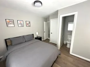 Cozy 2 Bed Home by Ann Arbor - Image 2