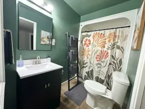 Cozy 2 Bed Home by Ann Arbor - Image 5